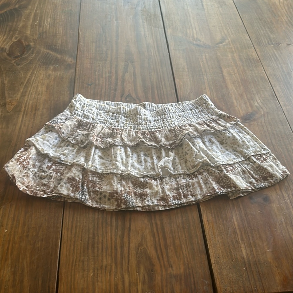 Floral mini skirt. Size M (7/9)